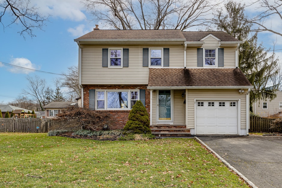 10 Montrose Avenue, Fanwood, NJ 07023, Presented by Patricia A. Plante